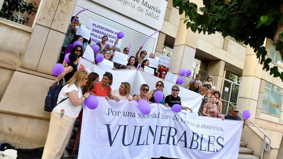 VÍDEO | Pacientes murcianas exigen el fin de los abortos en la concertada