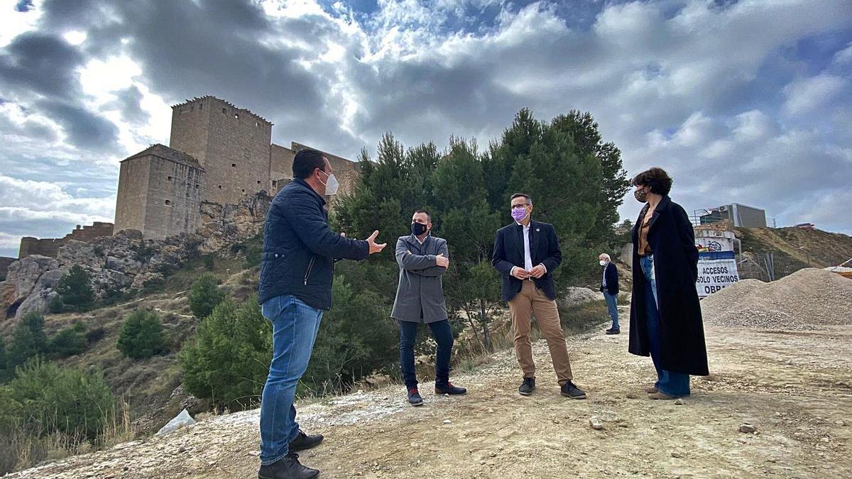 El secretario general del PSRM, Diego Conesa, visitó este sábado el Castillo de Mula.