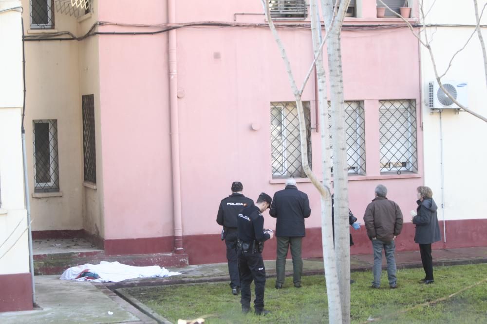 La mujer, de 64 años, trataba de huir del incendio registrado en un tercer piso de un edificio de la Avenida de Aragón