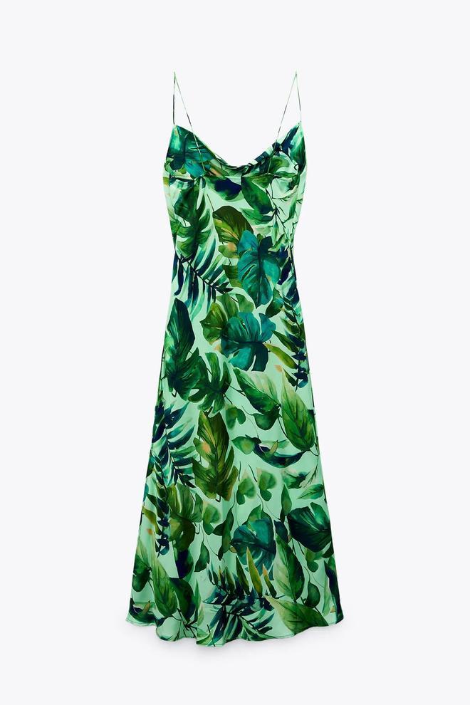 Vestido lencero con estampado tropical, de Zara (29,95 euros)