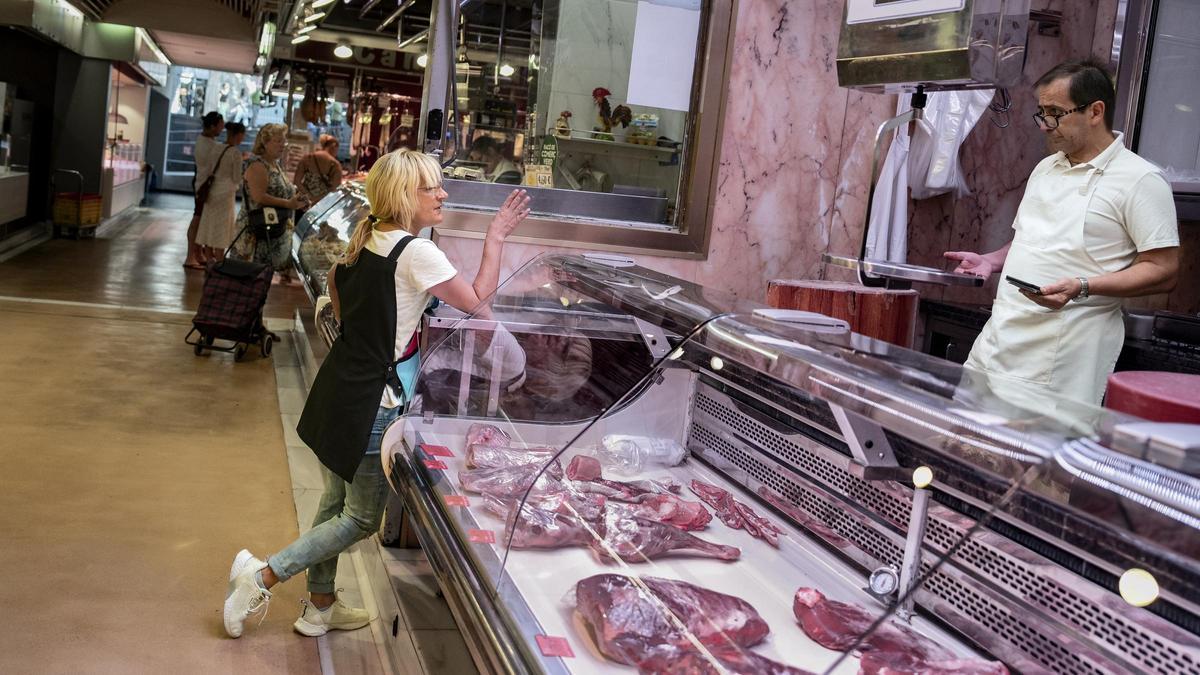 Una de cada sis parades dels mercats de Barcelona estan buides