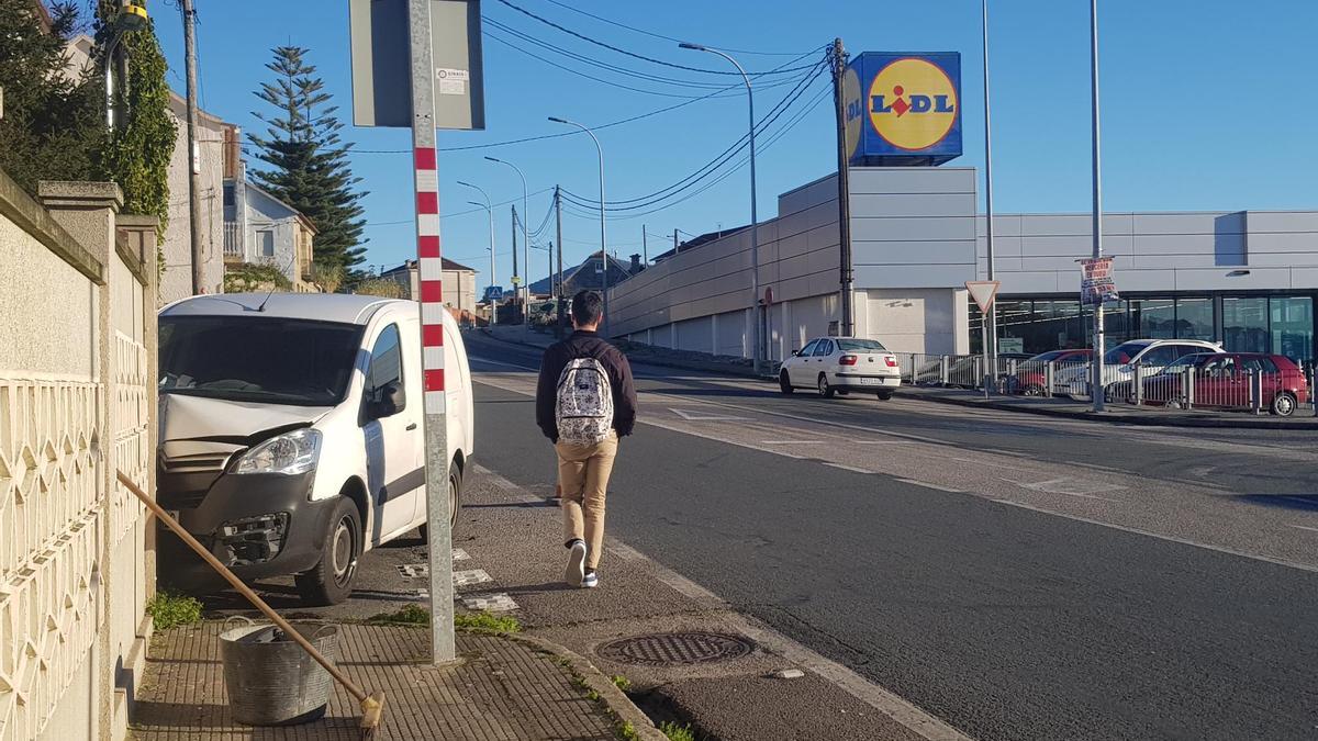 La furgoneta acabó chocando contra un muro. / FdV