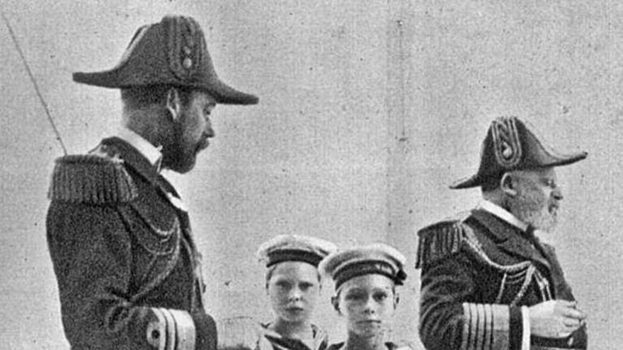 Eduardo VII y sus hijos, Alberto y Jorge, futuro rey del Reino Unido  | | E.D.