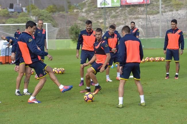 Entrenamiento de la UD Las Palmas en la mañana ...