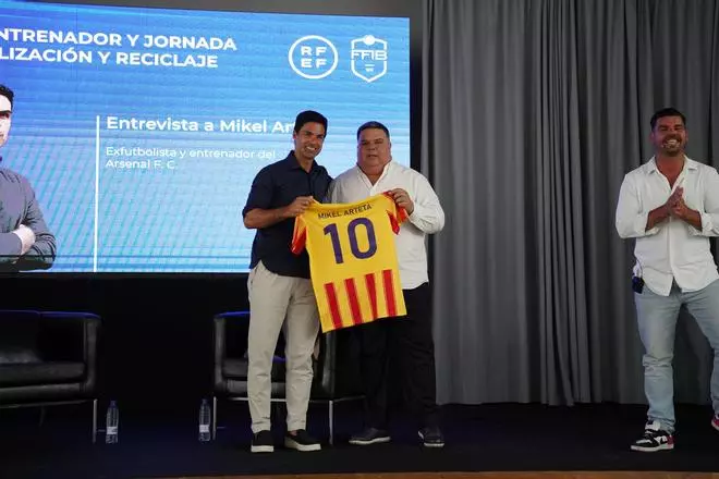 Las imágenes de la jornada dedicada a los entrenadores en la FFIB