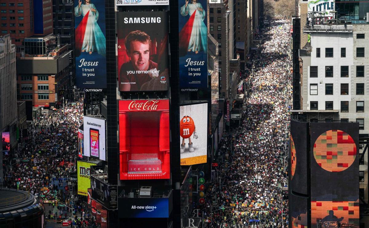 Els carrers  dels EUA clamen  contra Trump