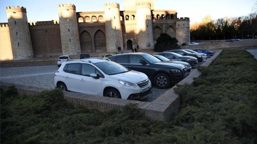 Zaragoza inicia los trámites para que los coches salgan de la Aljafería