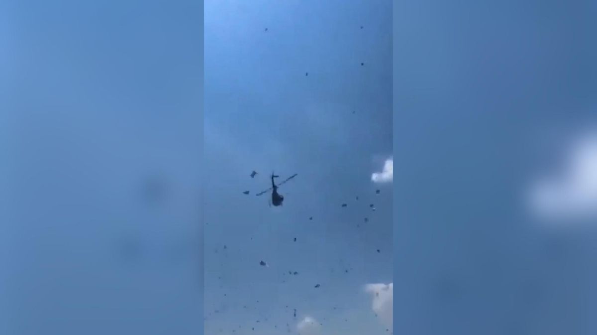 Cumplen el último deseo de su padre fallecido lanzan miles de dólares desde un helicóptero.00 00 14 20.Imagen fija001