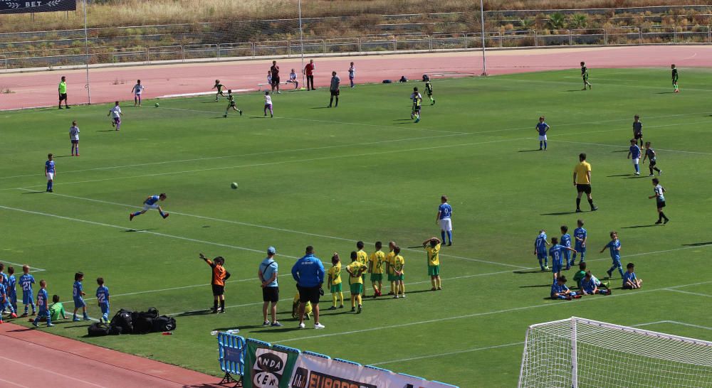 Búscate en las fotos de la VI Fiesta del Deporte de Málaga