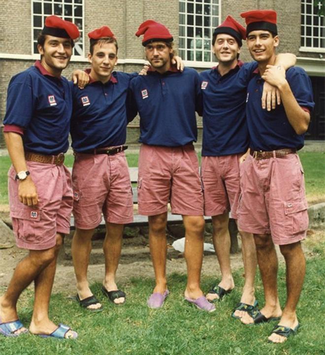 Antoni Pinilla, Albert Ferrer, Lluís Carreras, Carles Busquets y Pep Guardiola, con el típico gorro catalán