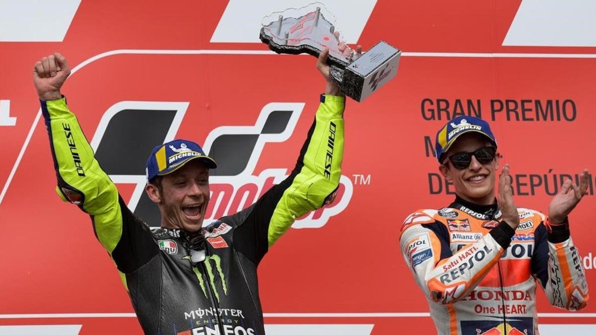 Valentino Rossi (Yamaha) y Marc Márquez (Honda) compartieron podio, el pasado domingo, en Termas de Río Hondo (Argentina).