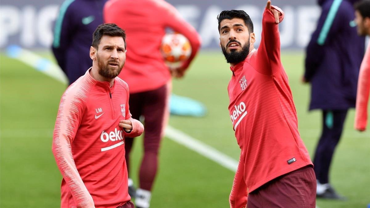 Messi y Suárez, en el entrenamiento de este lunes en Anfield.