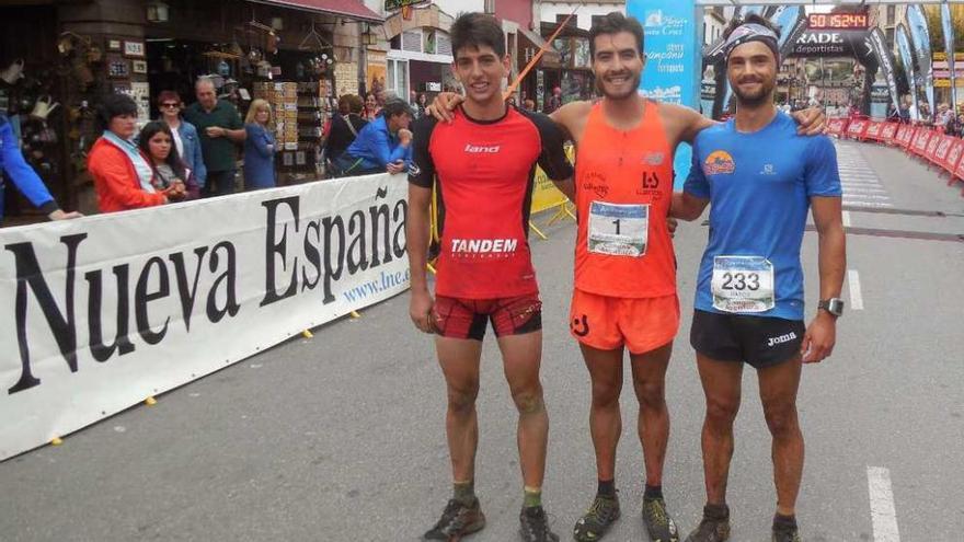 Los podios masculino (Víctor Fernández, Juanjo Somohano y Marco Fernández) y femenino (Beatriz Real, Montse Martínez y Nuria Domínguez).