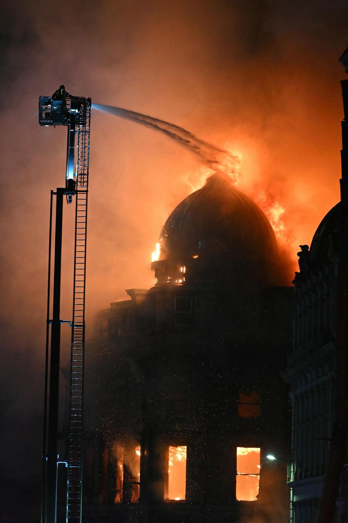 Un incendio en el centro de Glasgow calcina una cúpula victoriana