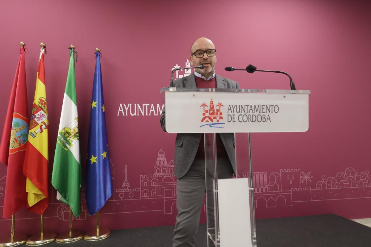 El presidente de Aucorsa, Bernardo Jordano, este jueves, durante la rueda de prensa en el Ayuntamiento.