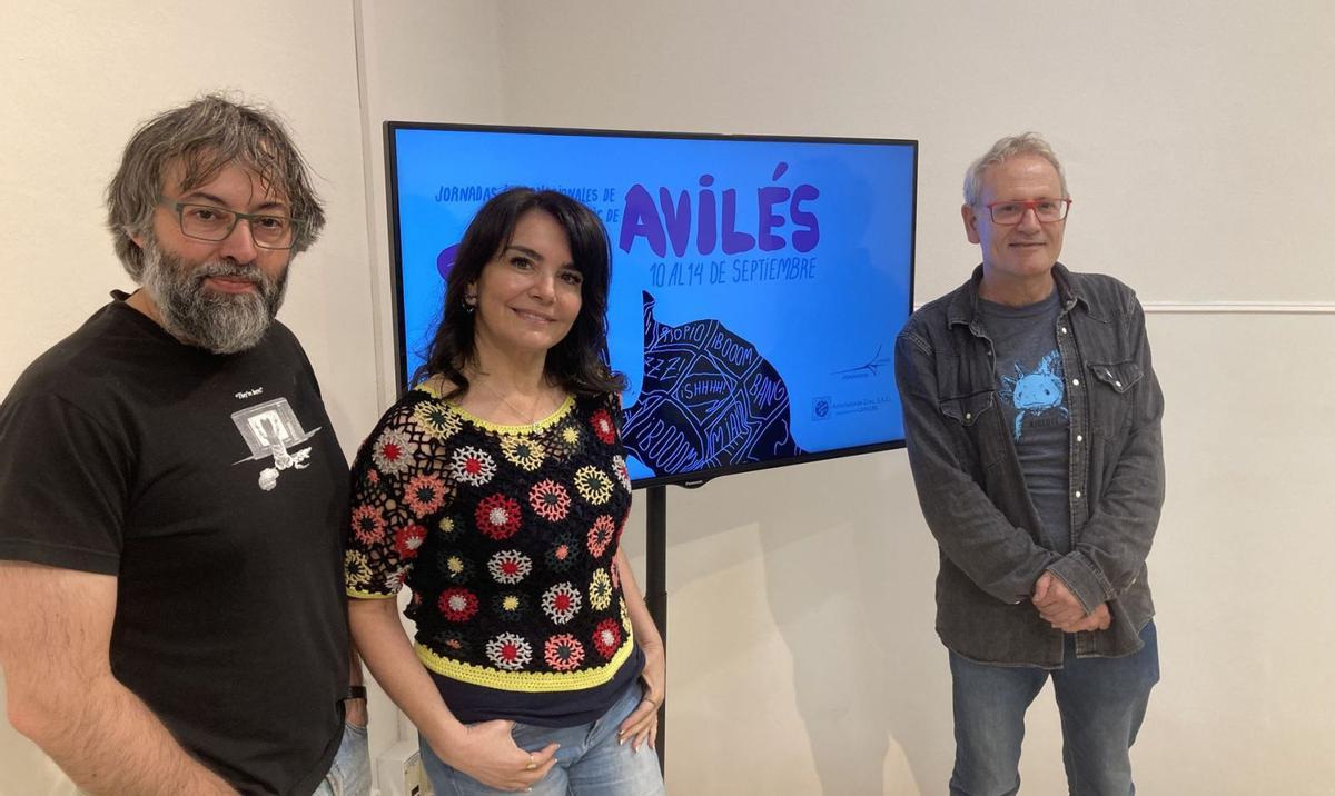 Jorge Iván Argiz, Yolanda Alonso y Ángel de la Calle, ayer, en el Ayuntamiento de Avilés. | S. F.