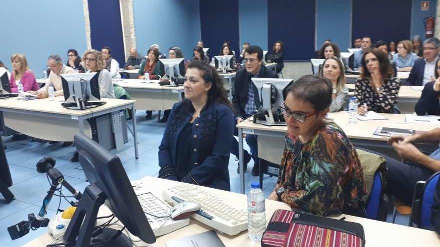 Directores y técnicos de oficinas de empleo de Galicia y Portugal, ayer en Tui. // D.B.M.