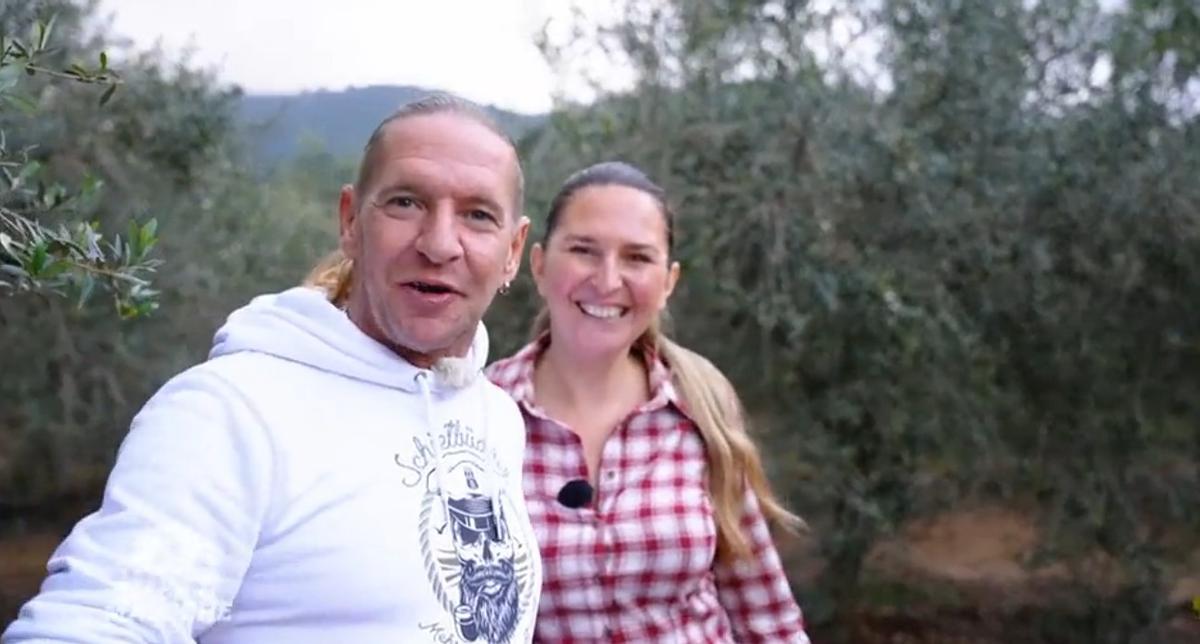 Don Francis mit seiner Partnerin, die er "Eichhörnchen" nennt.