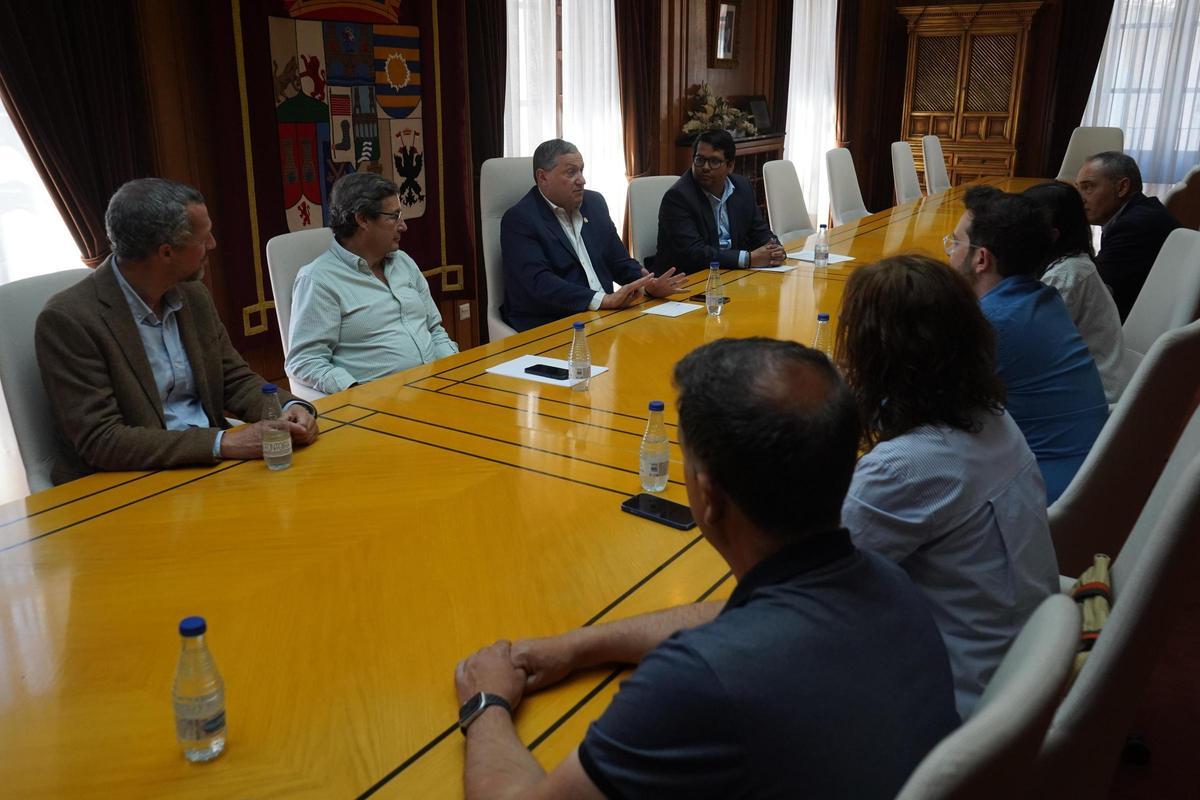 Reunión entre el Equipo de Gobierno de la Diputación de Zamora y los representantes de la Fundación Talento 58