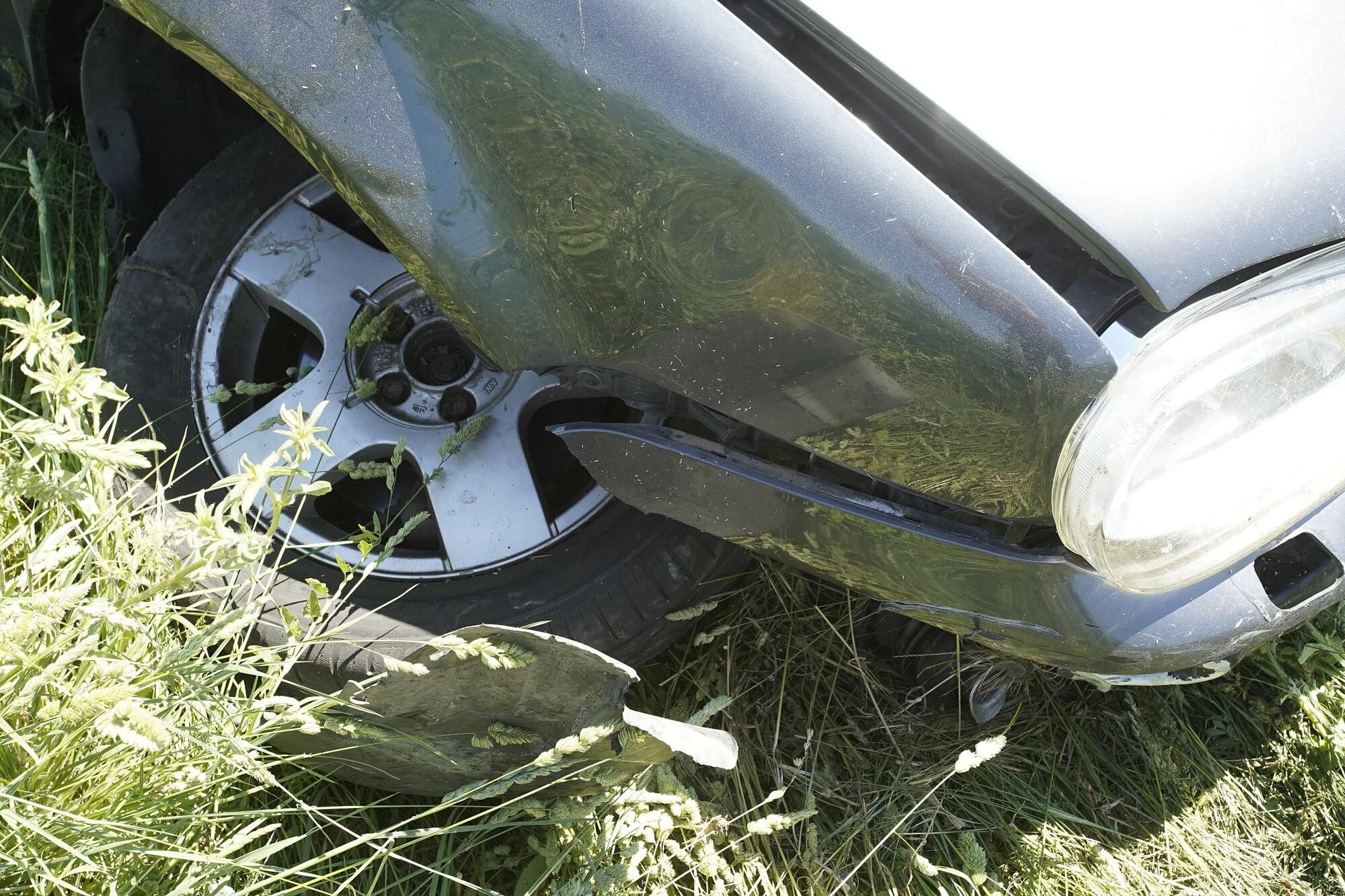 Persecució policial d'un conductor begut que se salta un control a Pontós i que s'accidenta a Medinyà