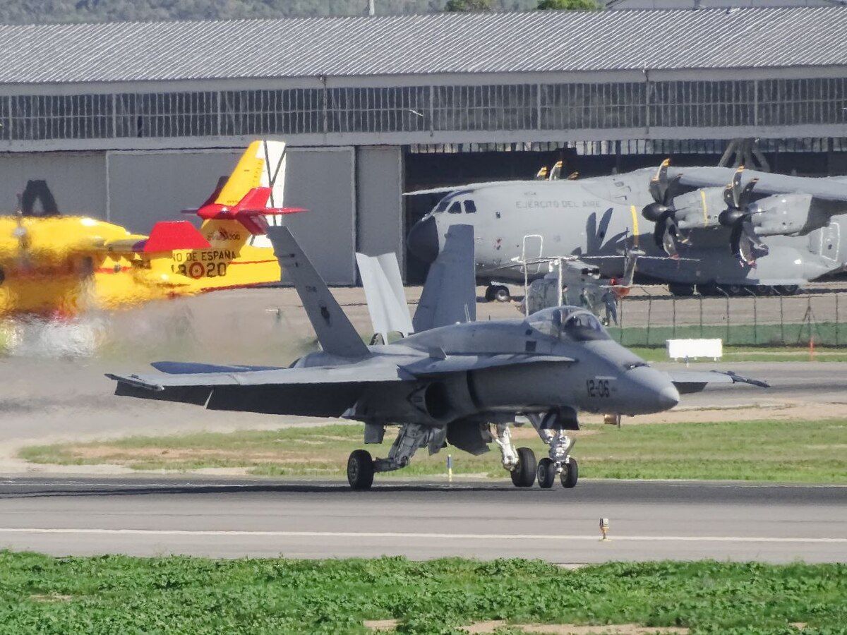 Las fotos de los cazas de combate del Ejército del Aire sobrevolando Mallorca