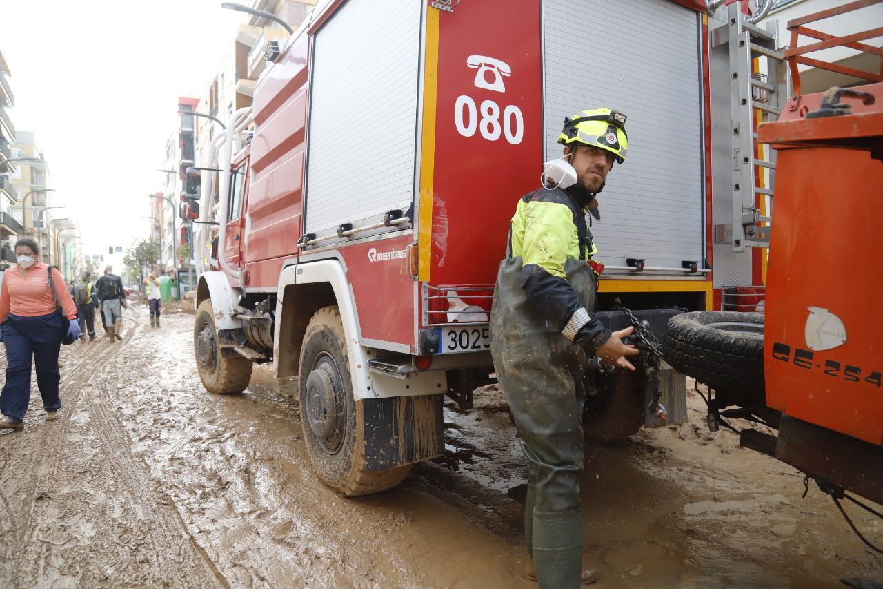 Los bomberos de Córdoba ayudan a los afectados de la DANA en Masanasa