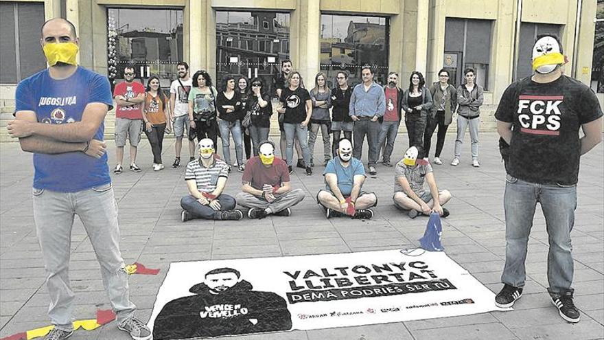 Concentración de apoyo a Valtònyc en Vila-real, que desafía a la justicia