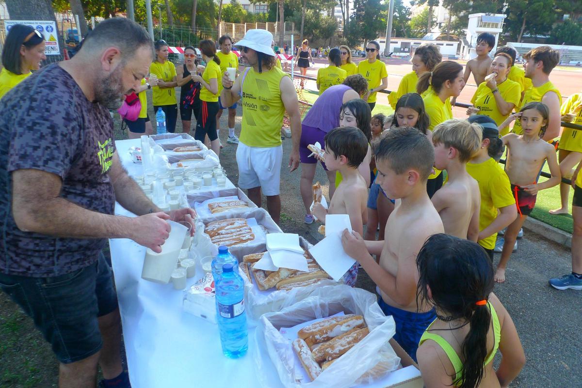 Merienda para los alumnos y alumnas del CA Safor Teika