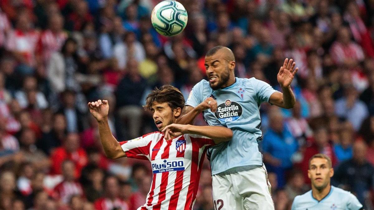 Rafinha dispuntando un balón el año pasado en el Celta.