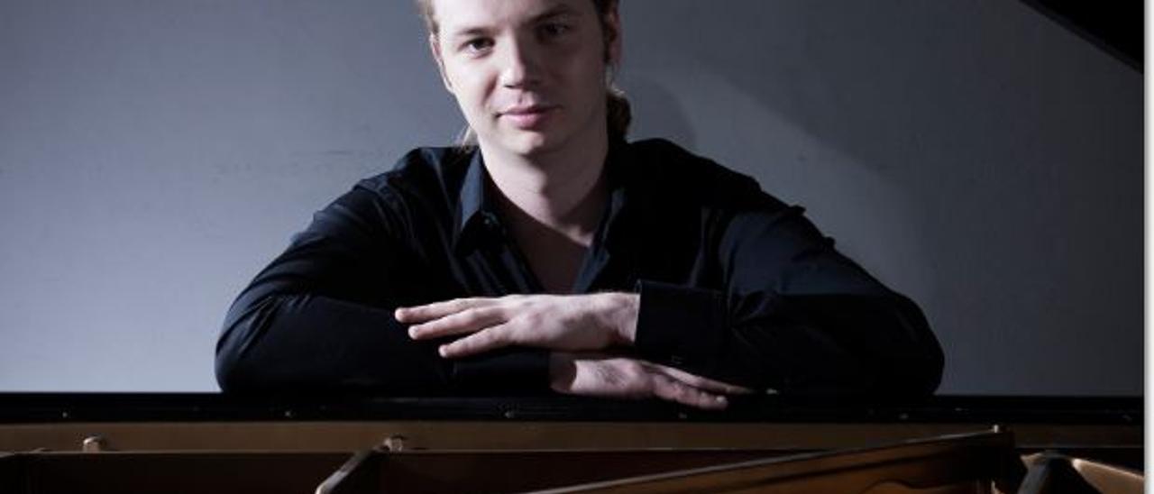 El pianista Denis Kozhukhin.