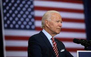 Biden defiende a los excombatientes a los que Trump llama "perdedores"