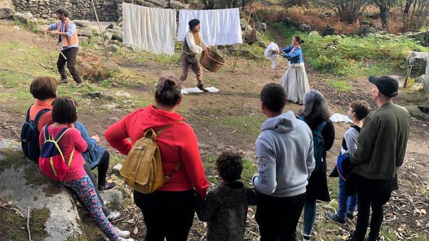 Recreación de una escena tradicional en la antigua aldea de Punxeiros.   | // G.M.P.