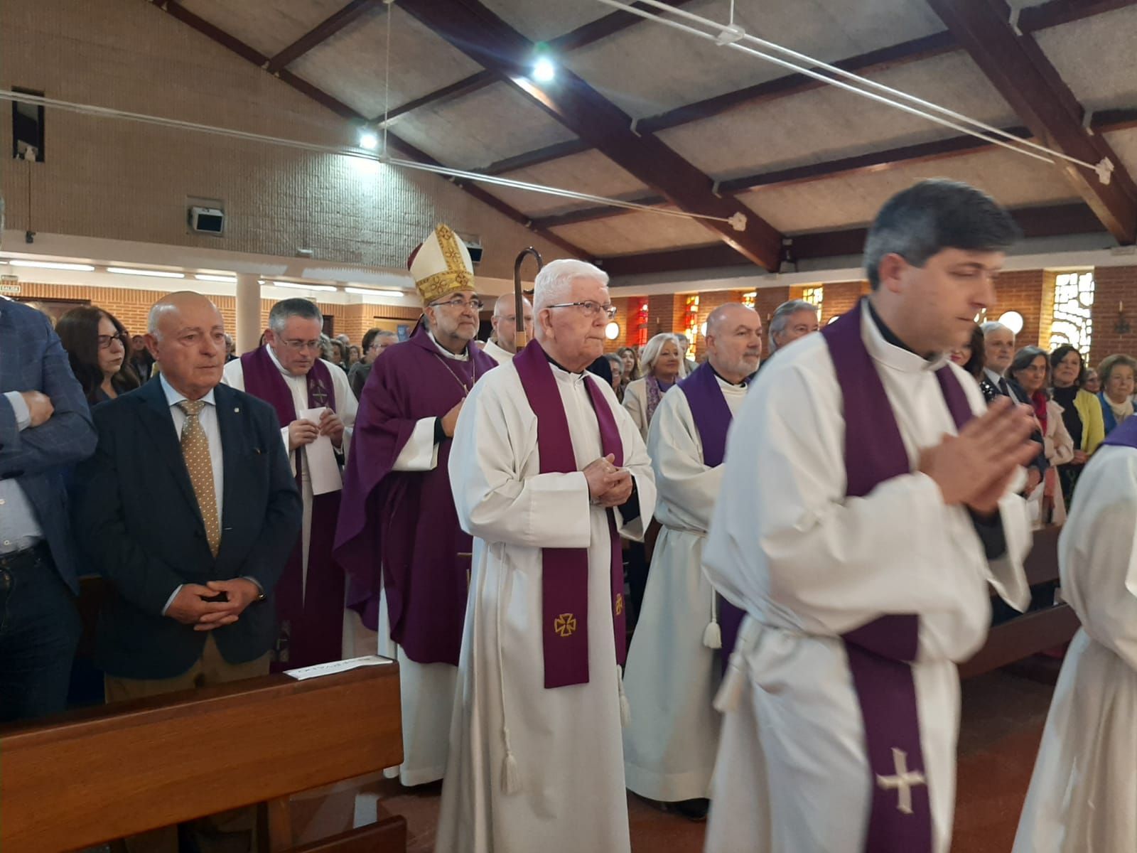 Homenaje al párroco de La Fresneda: todas las imágenes del emotivo acto de reconocimiento