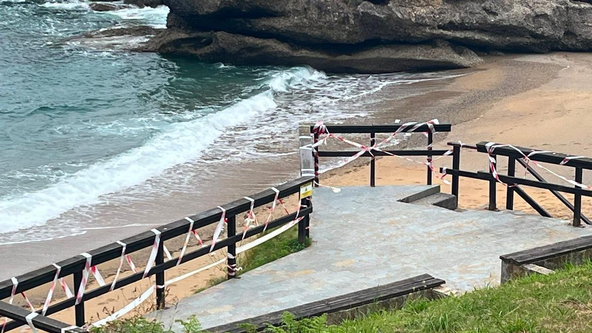 Estado actual del acceso a la playa de Estaño.