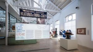 Sala de l’exposició La Fabra i Coats de Sant Andreu: empresa, treball i memòria.
