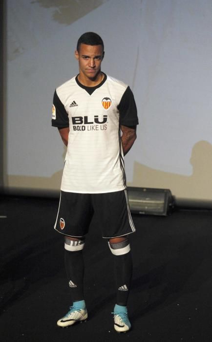 Así son las nuevas camisetas del Valencia CF