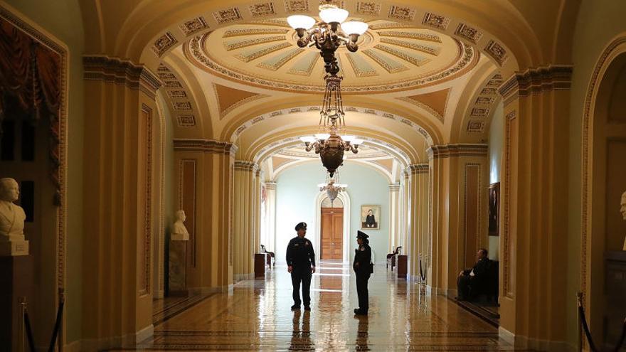 Policías en el Capitolio de Washington.