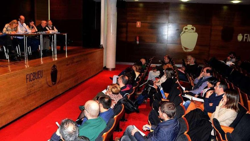 Miembros de la asamblea de la Man comunidad, con los ediles de Cangas, Moaña y Bueu. // Gonzalo Núñez