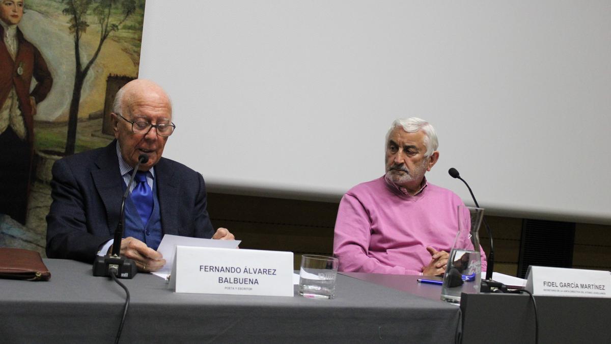 Fernando Álvarez Balbuena y Fidel García, durante la charla.