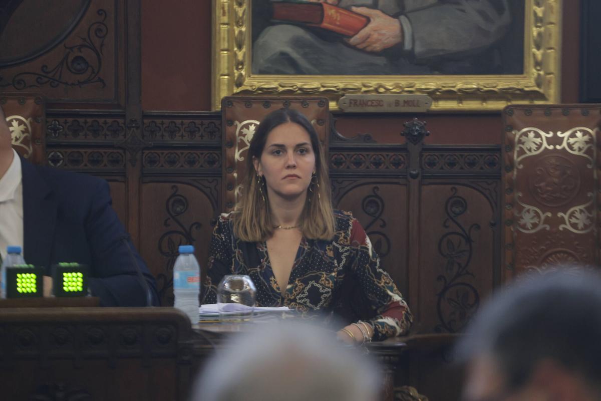 Lourdes Roca, regidora de Participación Ciudadana, durante el pleno del Ayuntamiento de Palma.
