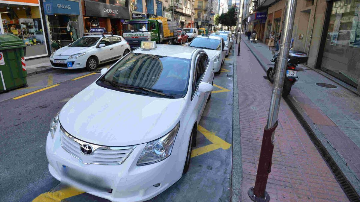 Una parada de taxis en Pontevedra. // G. Santos