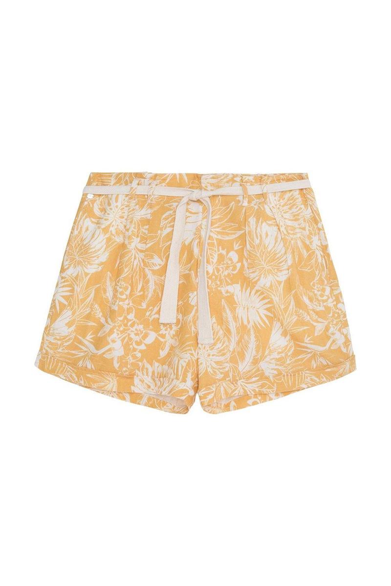 Short de lino con cinturón de Springfield. (Precio: 22, 99 euros)