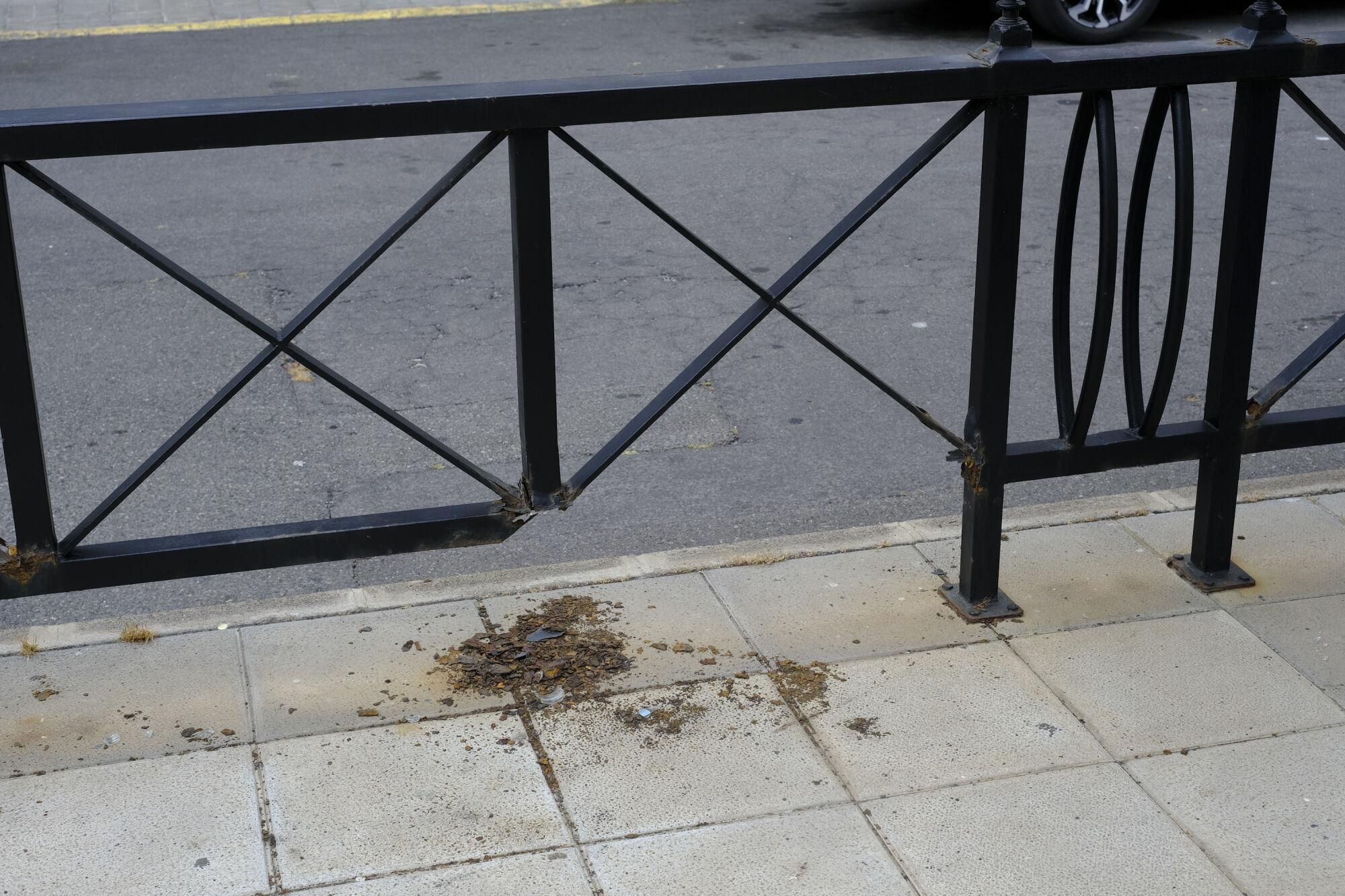 Mal estado de las zonas verdes en Las Torres