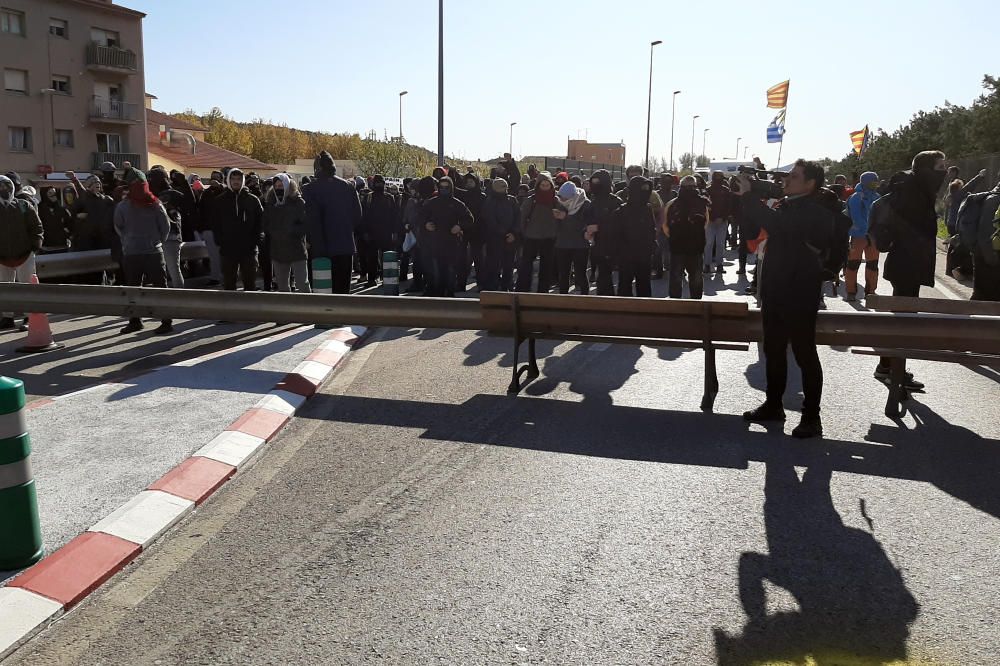 Tsunami Democràtic realitza talls intemitents a l'N-II a la Jonquera