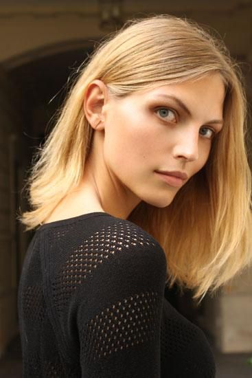 Karlina Caune para Elizabeth Arden