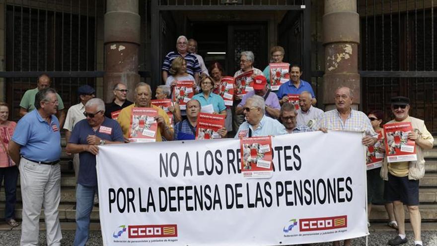 Los pensionistas de CCOO protestan en zaragoza