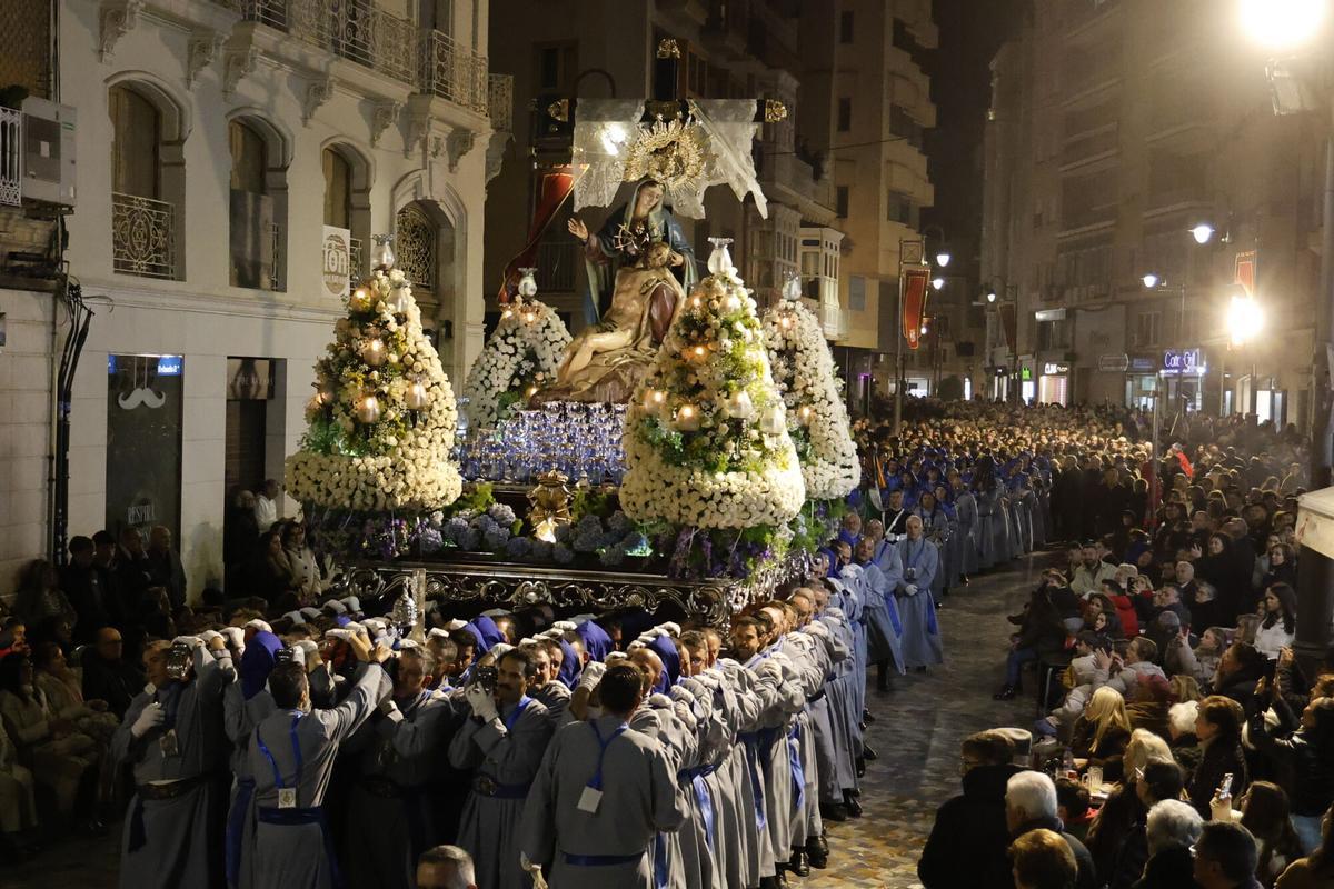 La Santísima Virgen de la Piedad durante la procesión de Lunes Santo en Cartagena