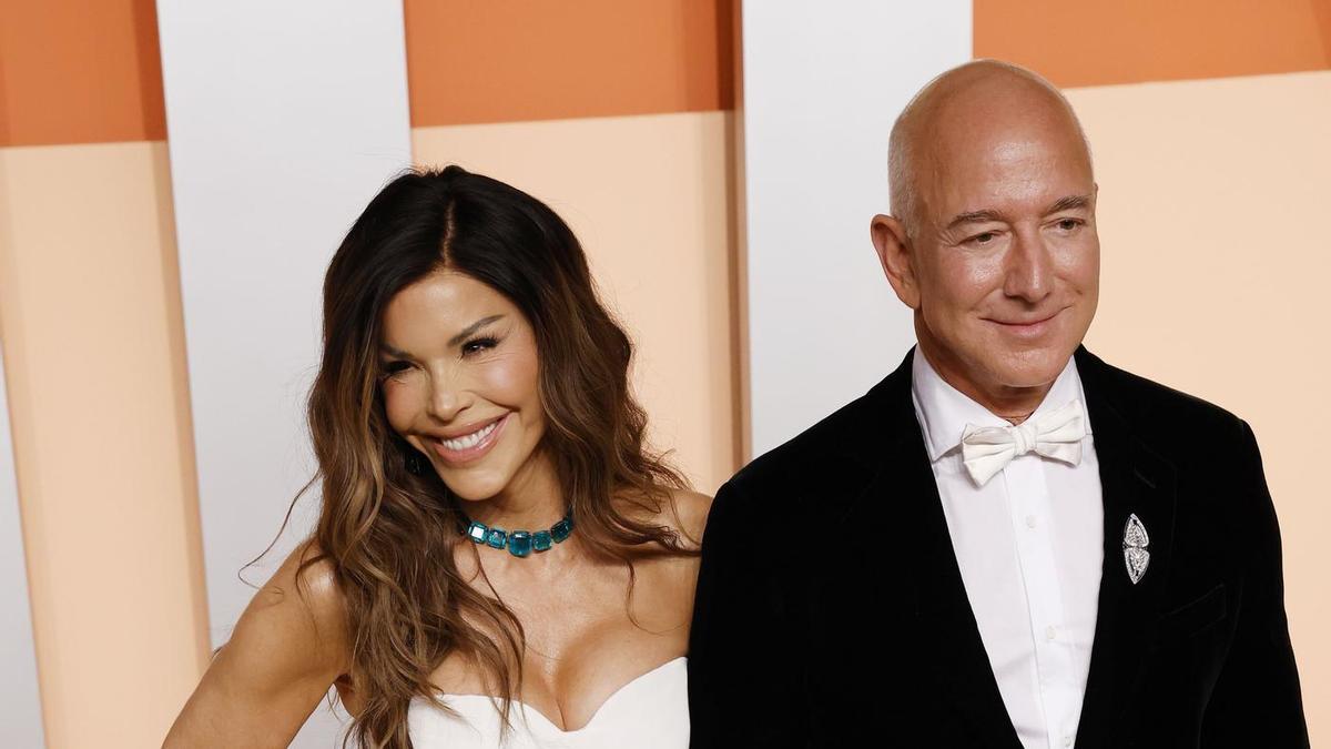Lauren Sánchez y Jeff Bezos, de fiesta, en Los Ángeles.