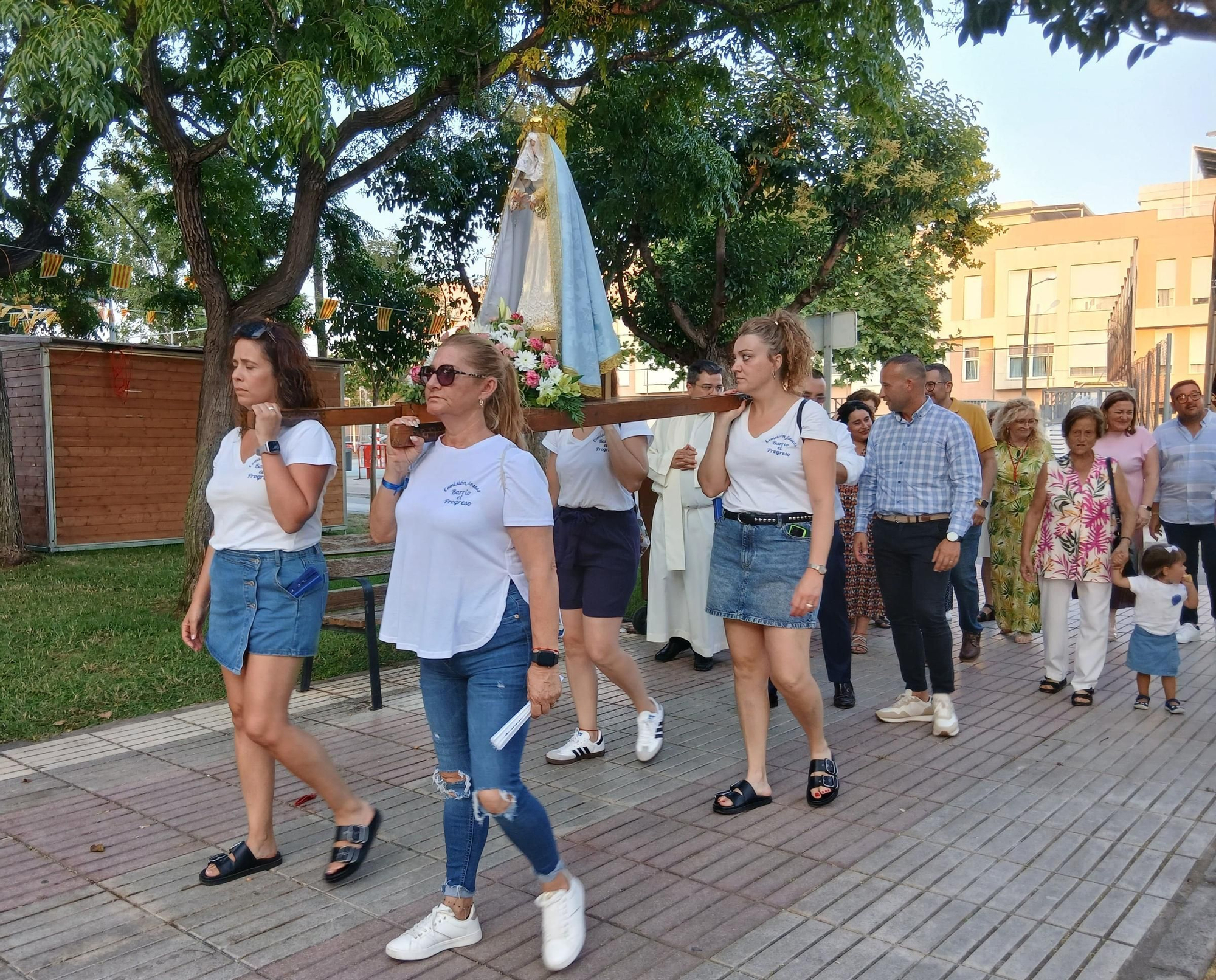 Misa y procesión en las fiestas del barrio El Progreso en Vila-real