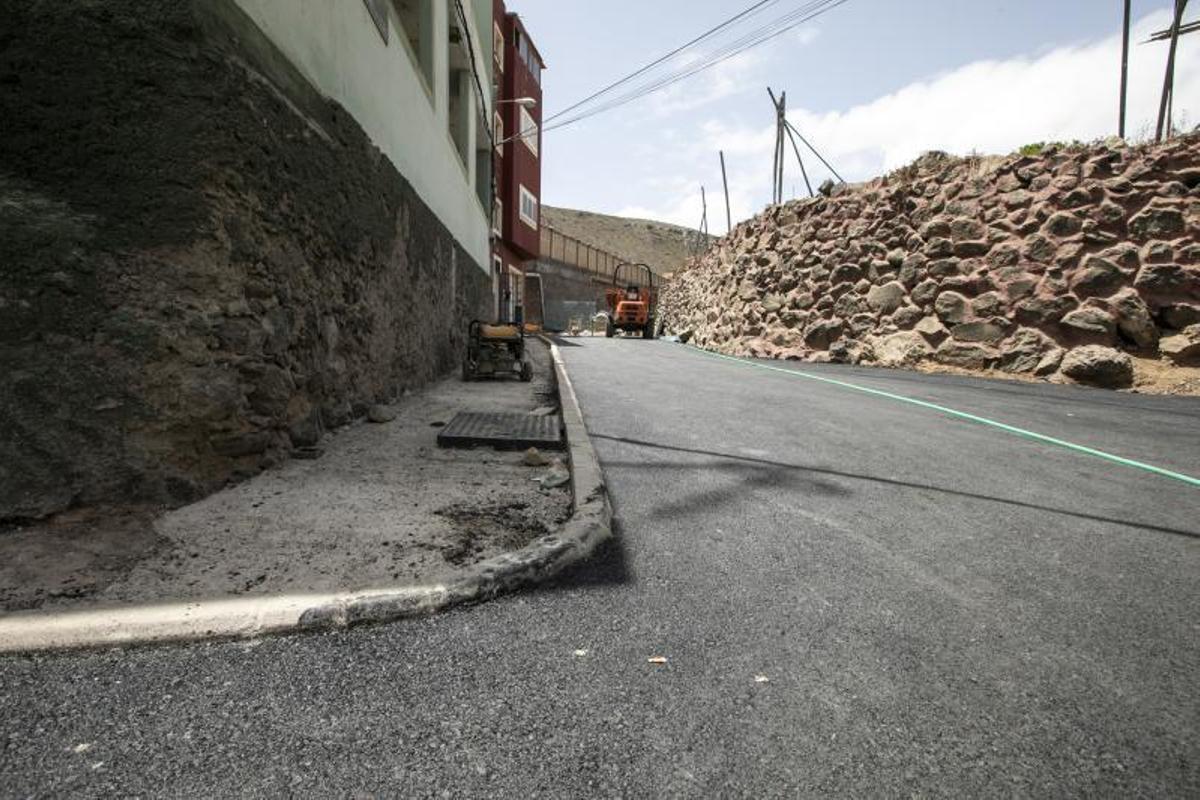 01.07.19. Las Palmas de Gran Canaria.- Vecinos de Cañada Honda se quejan del mal asfaltado de las calles. Foto Quique Curbelo  | 01/07/2019 | Fotógrafo: Quique Curbelo